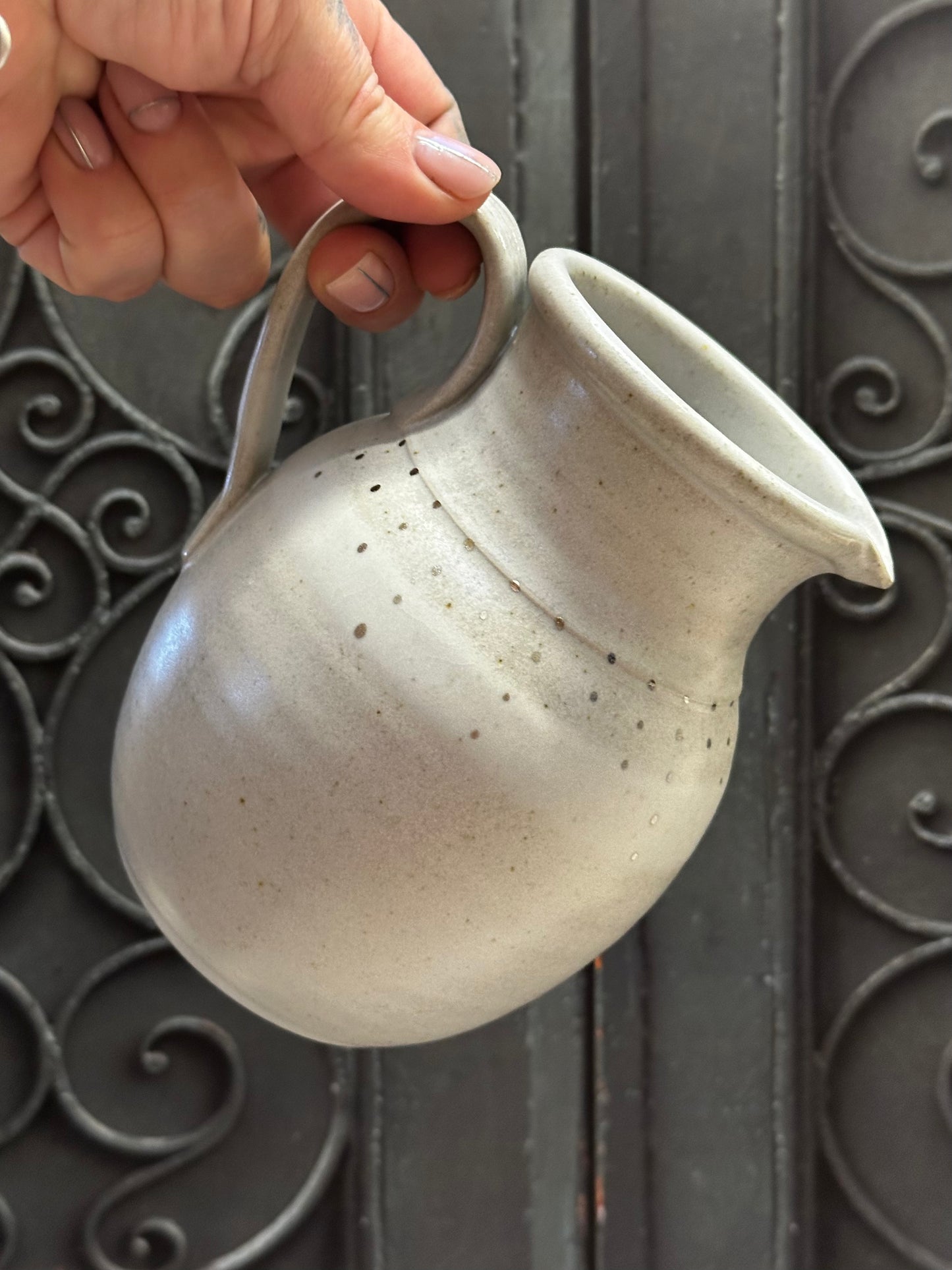 Jug Medium (Platinum Collection)