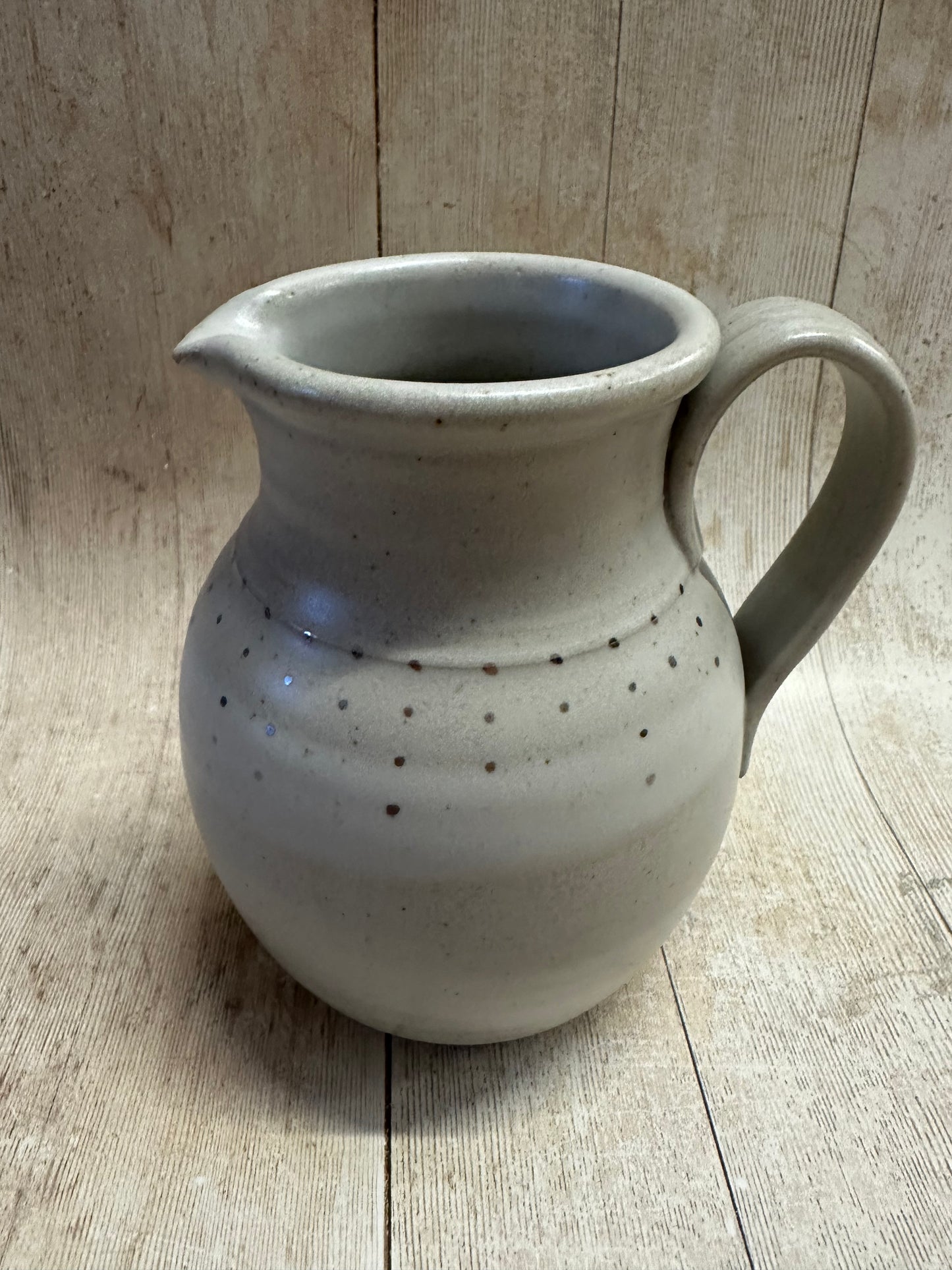 Jug Medium (Platinum Collection)